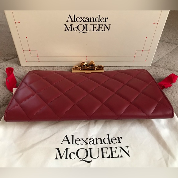 ❌❌SOLD❌❌🔥Alexander McQueen🔥 Skull Knuckle Ring Quilted Leather Clutch - Picture 7 of 10